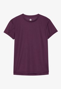 Lühikeste varrukatega, ümmarguse kaelusega t-särk sügavas lillakas värvitoonis, valmistatud siledast ja hingavast kangast, ilma nähtavate mustrite või aksessuaarideta.