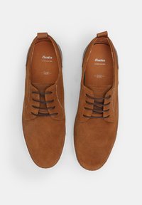 Bata Pantofi casual cu șiret - marrone
