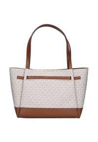 Asas de cuero marrón enmarcan un bolso tote crema con patrón, de forma estructurada, que cuenta con un bolsillo frontal y una base marrón contrastante.