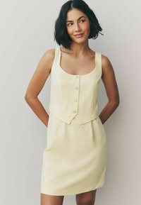 Next REGULAR FIT - SLEEVELESS MINI  - Haljina-majica - buttermilk yellow