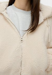 Bershka Kurtka z polaru