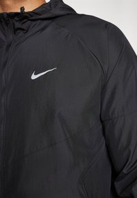 Nike Performance Cortaviento - black