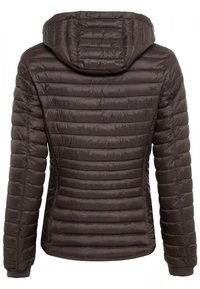 Brun pufferjakke med hætte, der har quiltet design, vandret syninger, elastiske manchetter og en let buet kant.