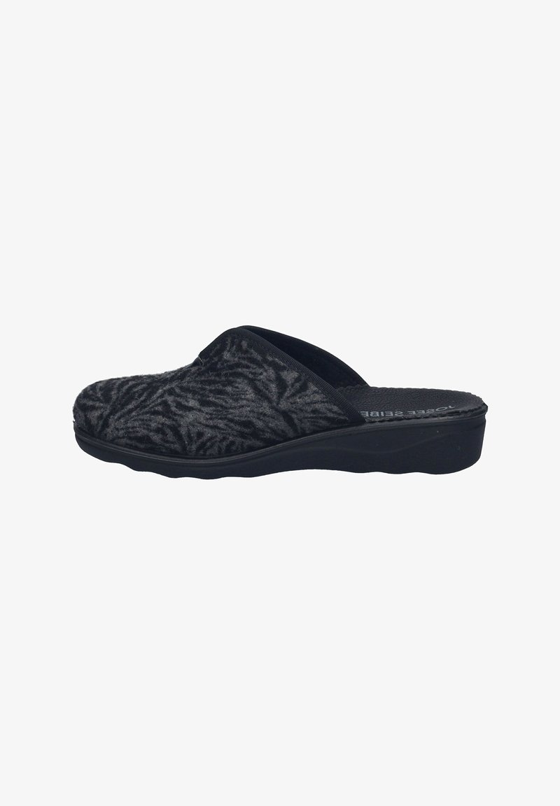 Chausson noir sans lacets avec dessus texturé, semelle basse et de soutien, et dos ouvert pour un port facile à l'intérieur.