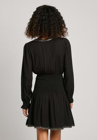 Pepe Jeans EDILAINE - Robe de jour - black