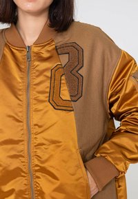 Bombers   UNISEX pomarańczowy