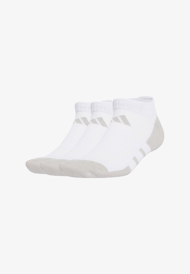 Drie paar lage sokken in het wit, met een grijze zool en hiel. Verticale ribstructuur met subtiel merkteken.