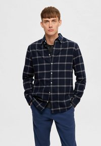 Selected Homme SLIMOWEN-BRUSHED NOOS - Skjorter - dark sapphire