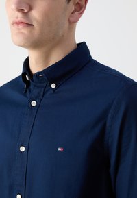 Tommy Hilfiger FLEX SHIRT - Košile - carbon navy