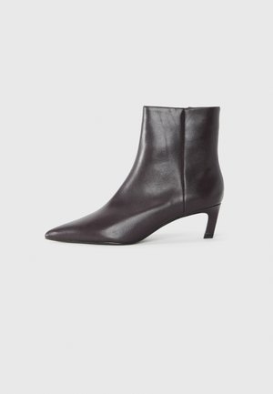 Ankle boots - fudge