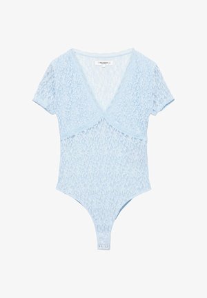 Lichtblauw kanten body met korte mouwen, diepe V-hals en drukknoopsluiting bij het kruis, van Pull&Bear.