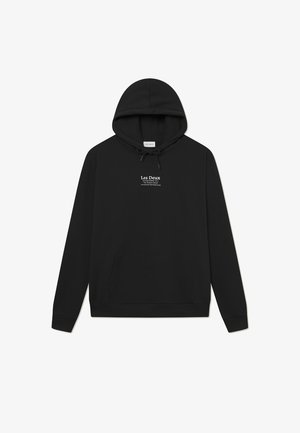 Schwarzer Kapuzenpullover aus weichem Stoff, mit einer Kängurutasche und einem weißen Aufdruck-Logo auf der Brust. Normale Passform mit Kordelzugkapuze.