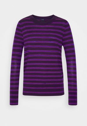 Pull à manches longues col rond violet foncé avec fines rayures horizontales roses et violettes, tissu tricoté, ourlet droit.