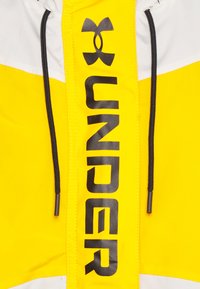 Under Armour Chaqueta de entrenamiento - gold-coloured