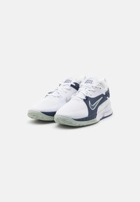 Nike Performance CROSSCOURT - Tenisice za sve terene - white/light silver/midnight navy