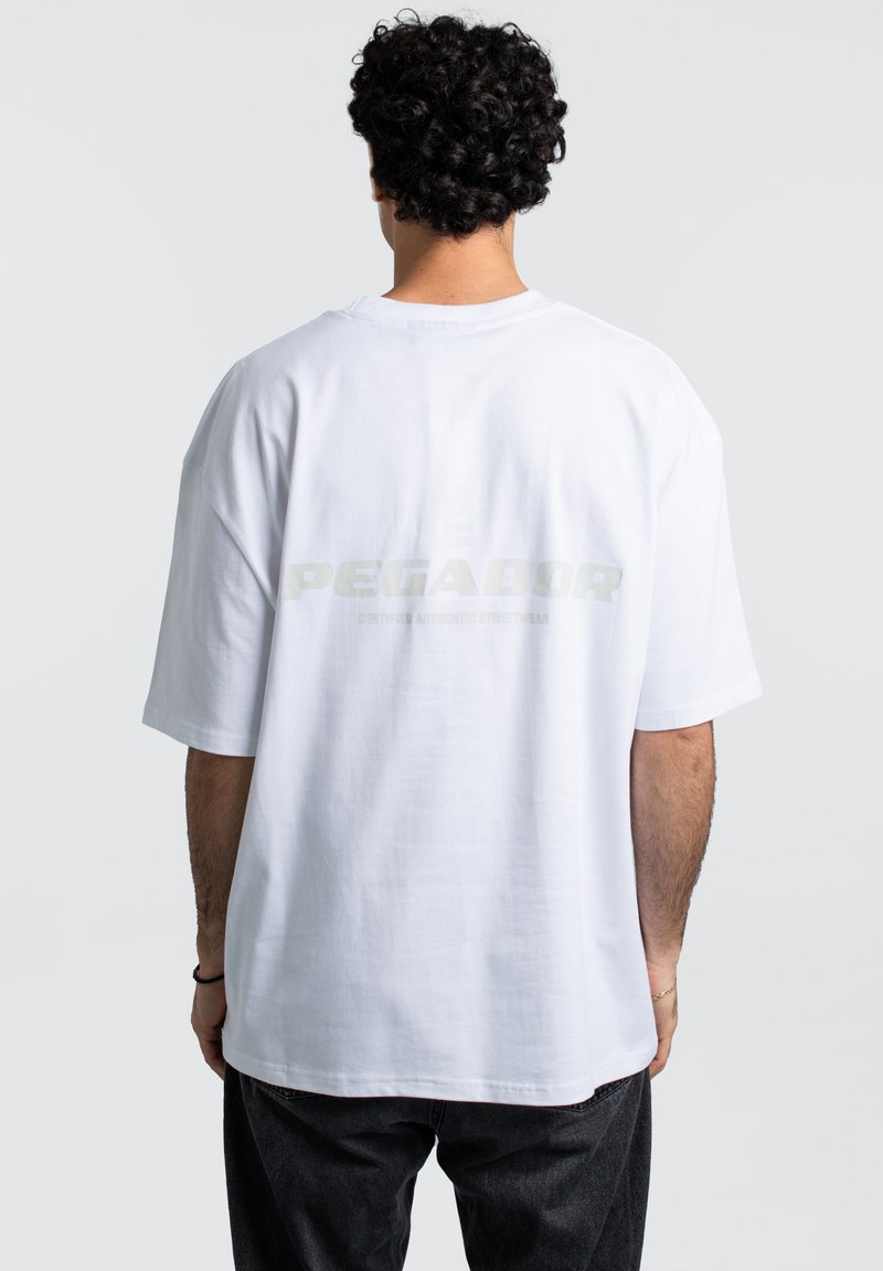 Pegador COLNE - Marškinėliai su spaudiniu - white light grey