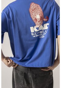 Kaotiko Camiseta estampada - blue