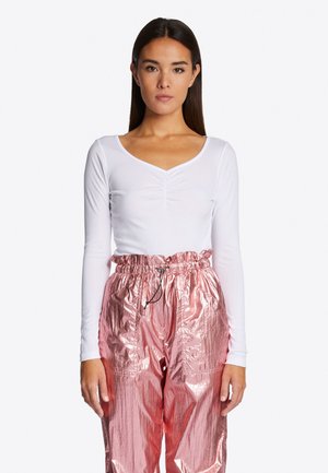 Rich & Royal MIT GESMOKTEM V-NECK - Langarmshirt - white