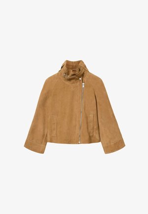 Lichtbruine suède jas met een hoge kraag en een asymmetrische rits. Voorzien van twee zijzakken en een gladde, gestructureerde afwerking.