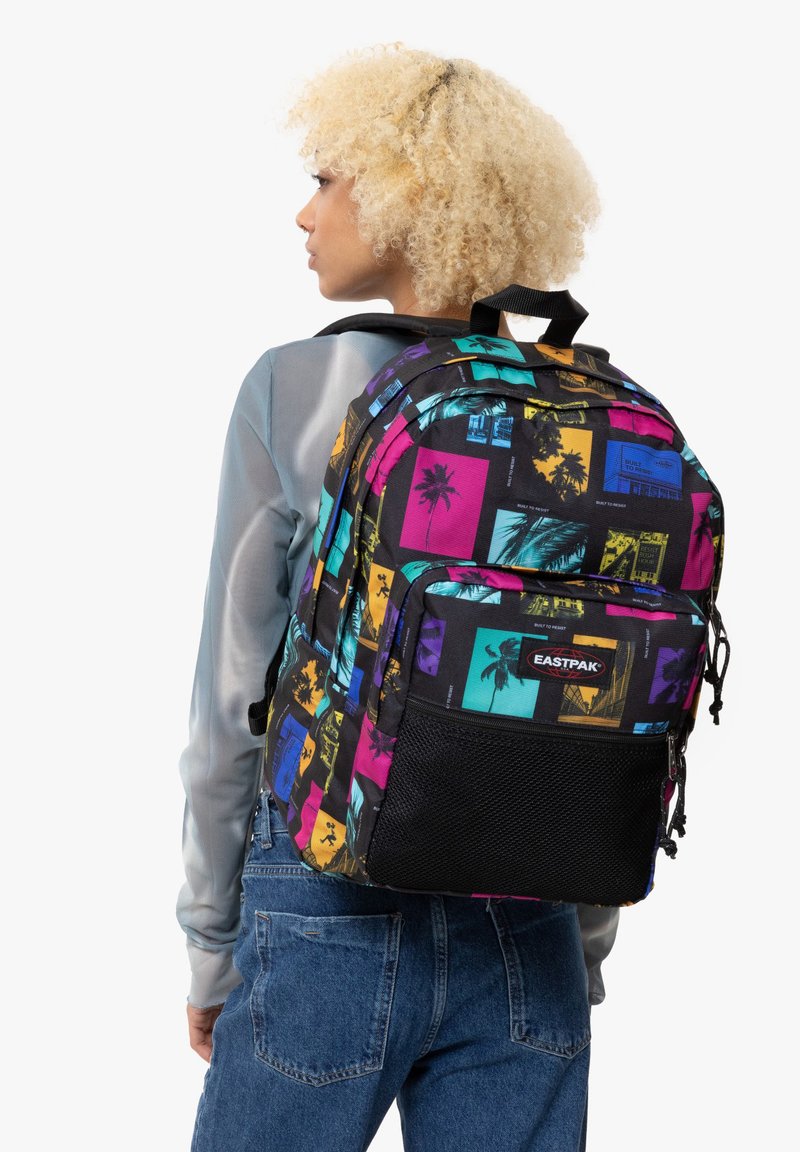Zaino Eastpak Pinnale Colore Blocktype Black Capacità 38 Litri