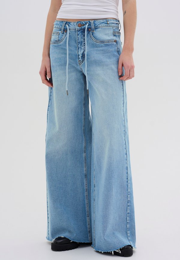 DANGOMW XWIDE - Flared Jeans