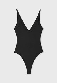 Maillot de bain une pièce noir avec fines bretelles ajustables et décolleté en V profond, présenté à plat sur fond gris clair.