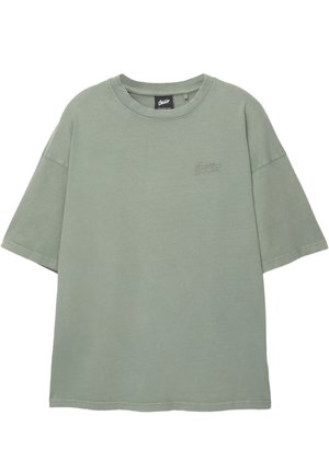 Ljusgrön oversized t-shirt i mjuk bomull. Har en rund halsringning och korta ärmar med diskret varumärkesbroderi på bröstet.