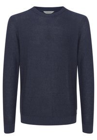 Maglione lavorato a maglia blu navy con girocollo, maniche lunghe e motivo strutturato. Presenta polsini e orlo a coste, realizzato in materiale leggero.