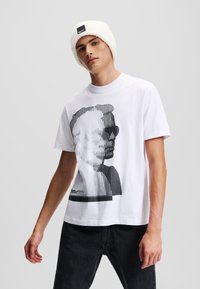 Karl Lagerfeld Jeans KARL PRINT - Apdrukāts T-krekls - white