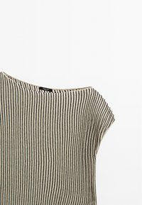 Massimo Dutti PLEATED WITH FLECKED DETAIL  - T-shirt con stampa - beige