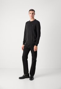 Tommy Hilfiger ESSENTIAL CREW NECK - Jumper - black