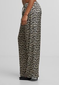 Urban Classics LEO RESORT - Bukse - leo