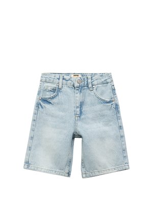Shorts de mezclilla azul claro con corte recto, que cuentan con cinco bolsillos, cierre de botón y costura reforzada en el dobladillo.