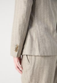 BOSS HANRY - Uzvalks - light beige