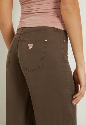 MID WAIST WIDE - Flared Jeans - braun