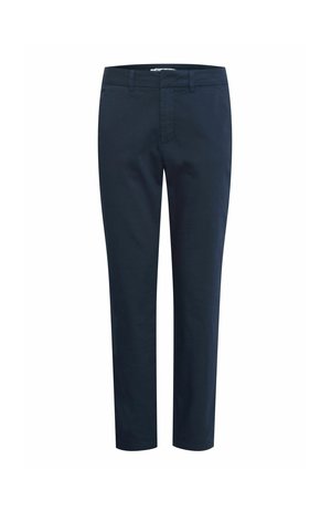 Temno modri chinos hlače iz bombaža, z ravnim sprednjim delom, zankami za pas in stranskimi žepi. Slim fit kroj s ravno nogavico, ki se konča tik nad gležnjem.