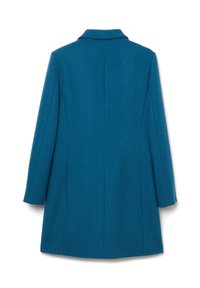 Wollen blend jas in levendig blauw, met een getailleerde silhoët, een notch-kraag en mouwlengte tot halverwege de arm, voorzien van een soepele textuur en minimale details.