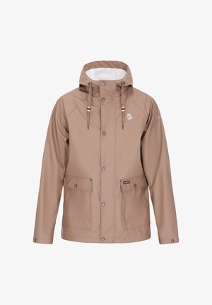 Chaqueta impermeable beige con capucha, botones a presión, dos bolsillos frontales y detalles con cordón. Textura suave, diseño minimalista.