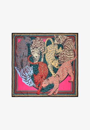 Siete grandes felinos estilizados en varios colores y patrones aparecen en un textil rectangular ornamentado con un fondo rosa y verde azulado.