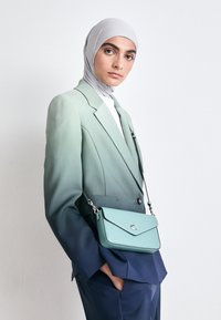 Selecionado, aquamarine