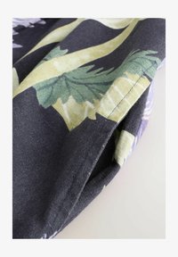 Sélectionné, kew collection navy floral