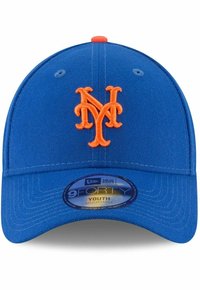 Casquette de baseball bleue avec un dos ajustable, arborant un logo "NY" brodé orange à l'avant et une visière courbée.