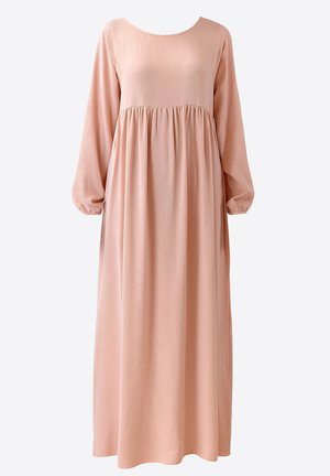 Robe longue rose pâle avec un col rond, un corsage froncé et des manches longues avec des poignets élastiques. Silhouette fluide et texture douce.