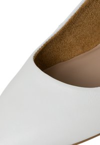 Tamaris Klasické lodičky na opätku - white leather