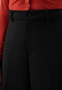 ONLY Tall ONLPEACH LIFE WIDE - Stoffhose - black