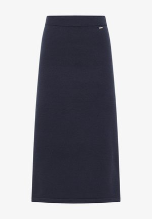 Knielanger, marineblauer Strick-Bleistiftrock mit glatter Textur, breitem Taillenbund und einem kleinen Metalldetail nahe der Taille.