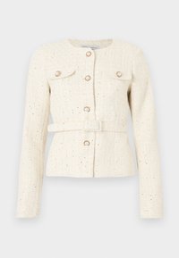 Veste en tweed crème à manches longues, encolure ronde, deux poches appliquées et boutons imitation perles. Comprend une ceinture assortie.