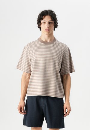 Abercrombie & Fitch CLEAN CROP STRIPE - Print T-shirt - camel