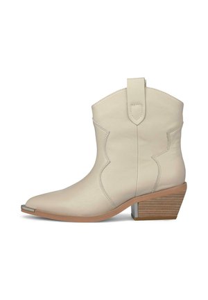 Beige leren cowboy enkellaars met gestapelde houten hak, puntige neus, decoratieve stiksels en treklipje aan de manchet.