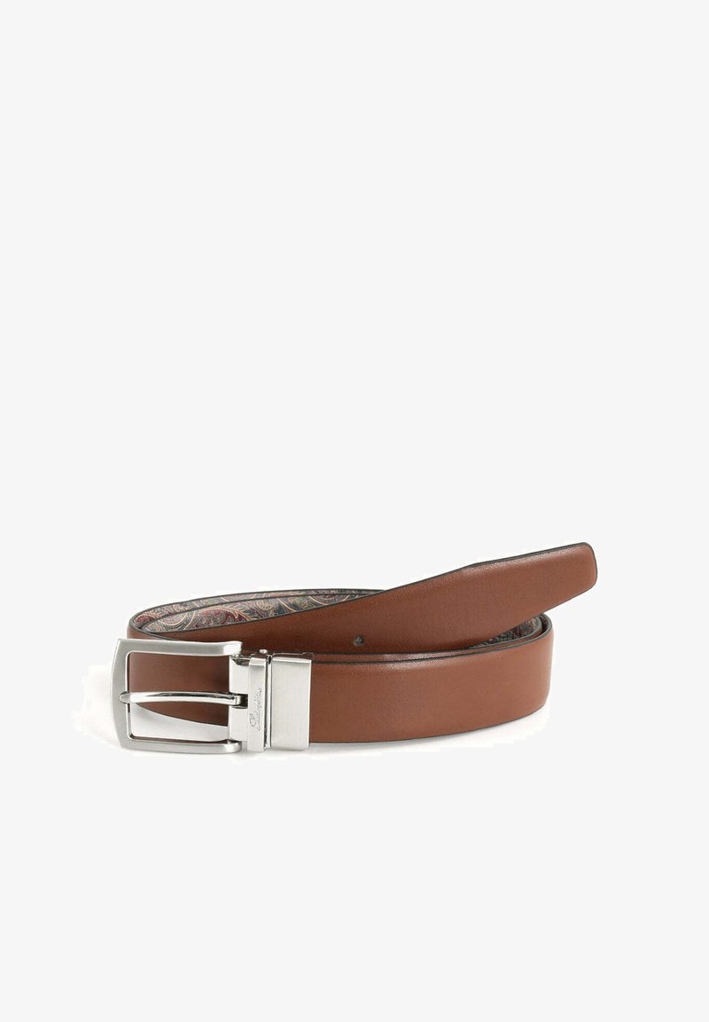 Brauner Ledergürtel mit silberner rechteckiger Schnalle, innen mit einem dekorativen Muster ausgekleidet. Glatte Textur, klassisches Design.